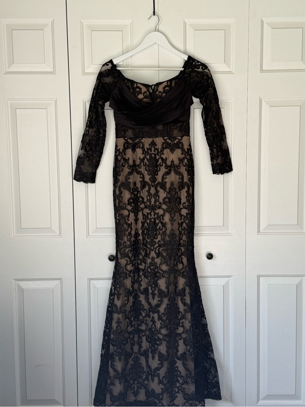 Elegant Black Lace Evening Gown Size XS - Picture 2 of 7